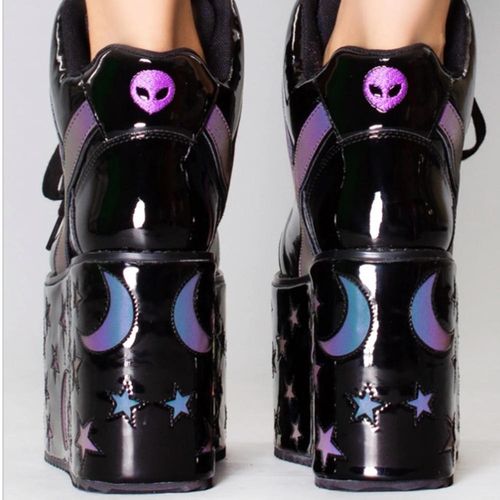 Qozmo Moon & Star Platform in Black Reflective - Picture 3 of 7